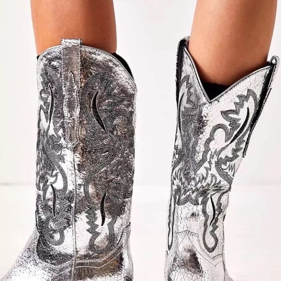 Free People Jeffrey Campbell Dagget Western Boot Silver Crackle Leather - Picture 4 of 10